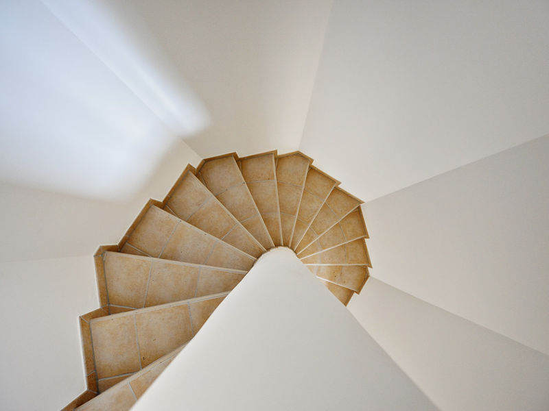 Treppe im achteckigen Haus